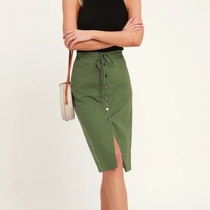 Green Lulus skirt - medium